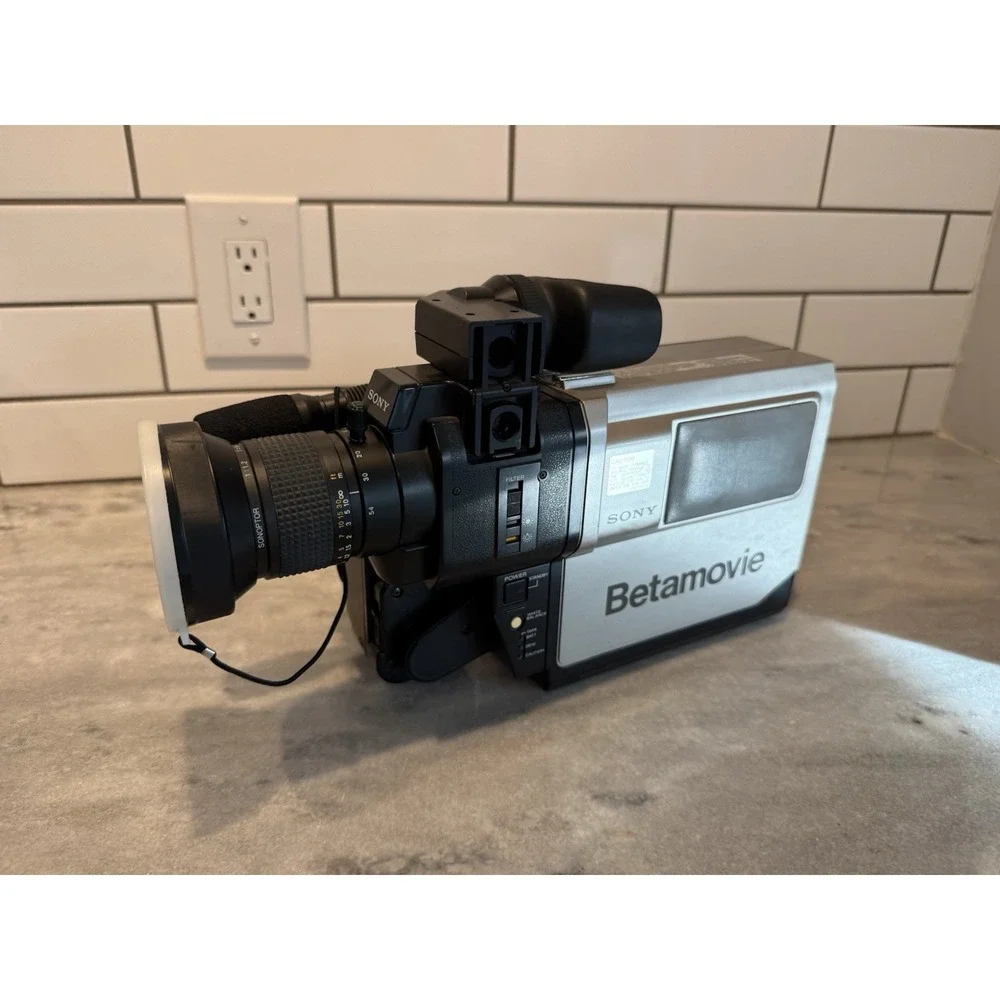 Sony Betamovie BMC-110 Camcorder Hard case, AC adapter/charger, Tape,‎ Batteries